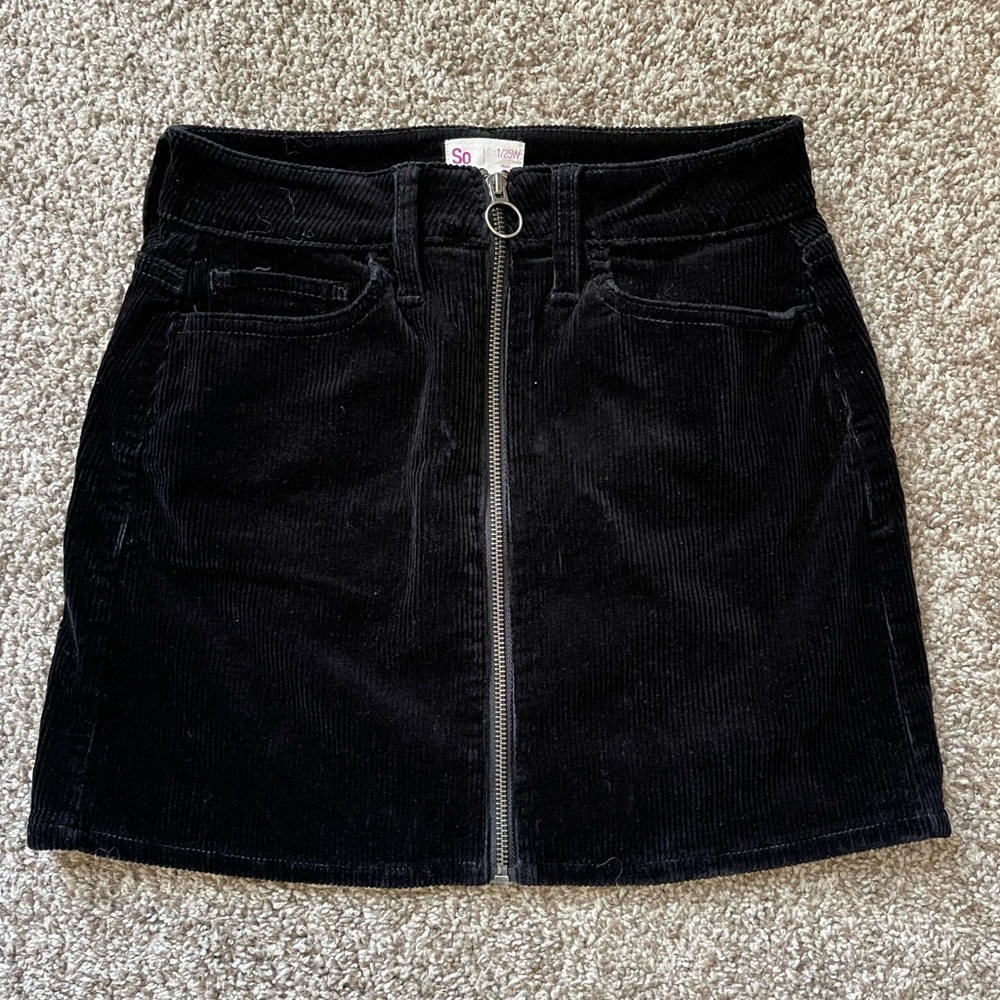 So corduroy black zip front skirt